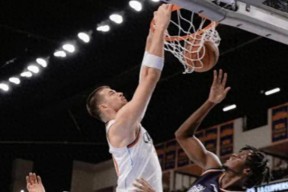 Yabo-关于摔跤赛场再起风云：江畔鲨队队爆冷北城独角兽队，新援首秀制胜防守强度拉满的信息