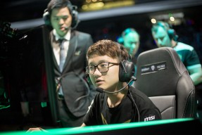 Yabo-Faker回归赛场，连败首场状态亮眼，TL观众沸腾！的简单介绍