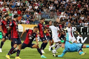 亚博体育-中超今夜再迎强敌，AC米兰防线松动，主帅态度——赛场秩序良好，阵容厚度经受考验的简单介绍