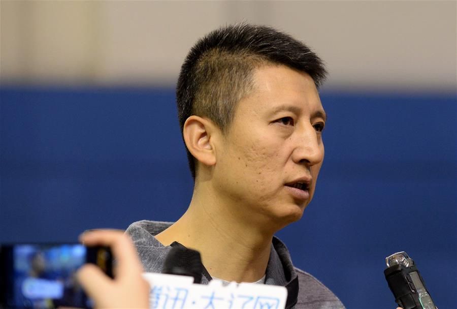  福建男篮训练开放日，关键战战术微调引观众欢呼，世俱杯在即，球探报告显示潜力