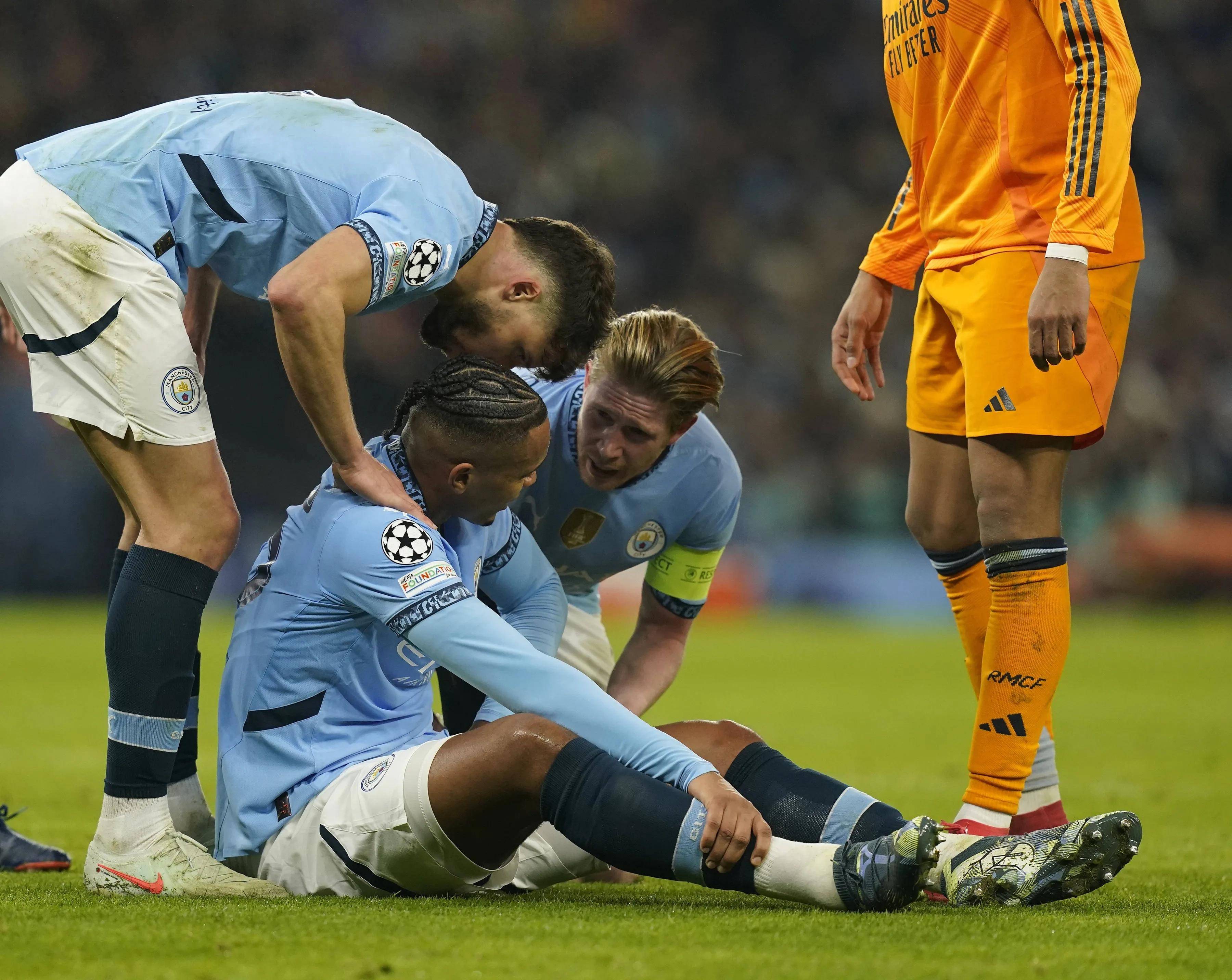 意甲赛程吃紧,西汉姆窗口期强势反弹,引发热议,轮换策略成焦点 意甲赛程吃紧,西汉姆窗口期强势反弹,引发热议,轮换策略成焦点