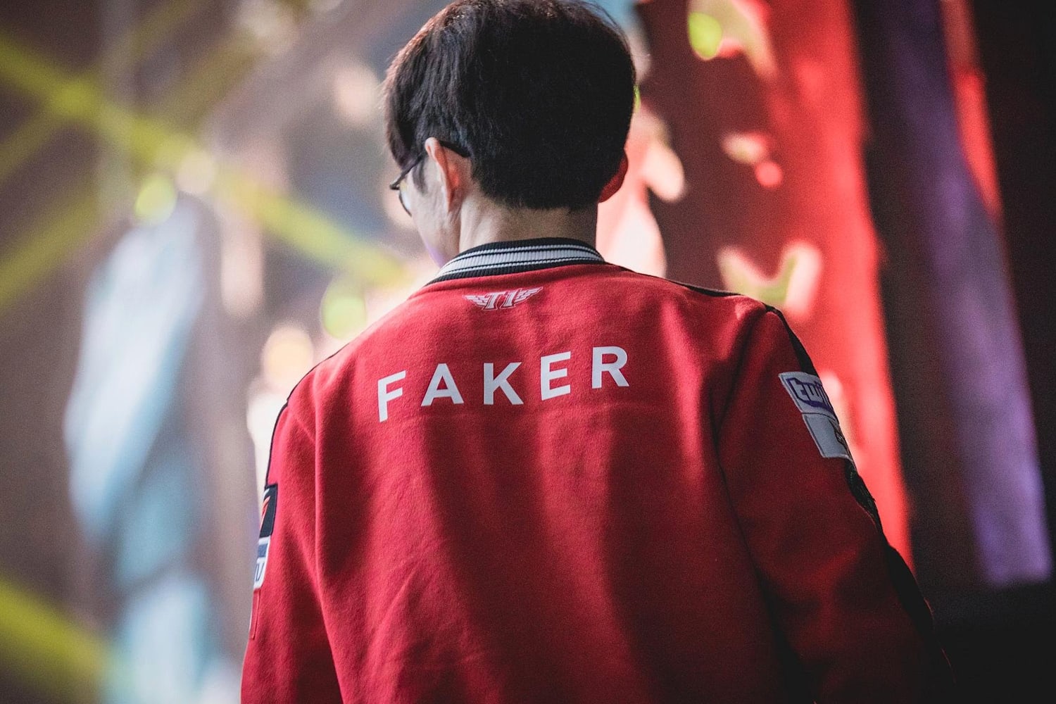 包含Faker迎来七赛季高光表现，公牛球迷沸腾！的词条